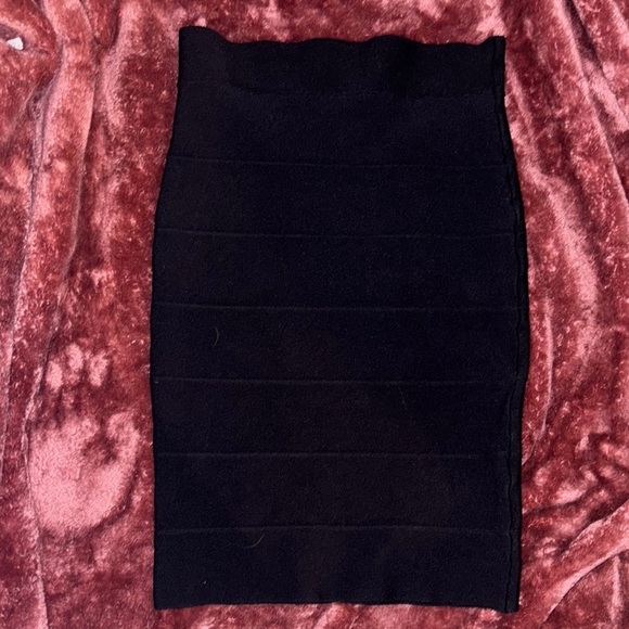 Elegant Black Pencil Skirt - Picture 1 of 5